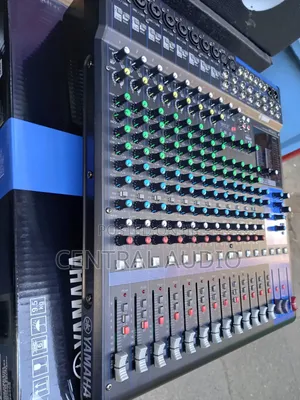 16xu Yamaha Plain Mixer