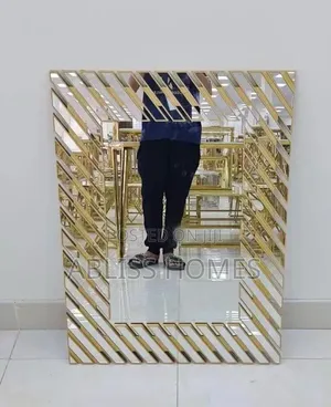Linear Design Decorative Wall Mirror
