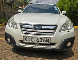 Subaru Outback 2.5i 4dr Wagon AWD (2.5L 4cyl 6M) 2014 White