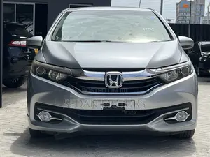 Honda Fit Shuttle 2019 Silver