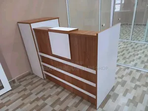 Executive Stylish Waiting Reception Desk