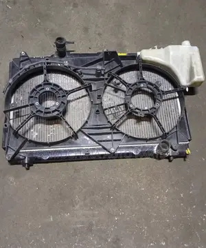 Radiator Toyota Noah Zrr60