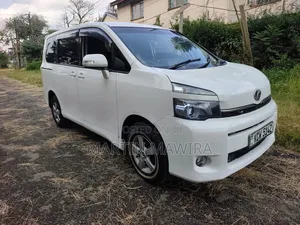 Toyota Voxy 2012 White