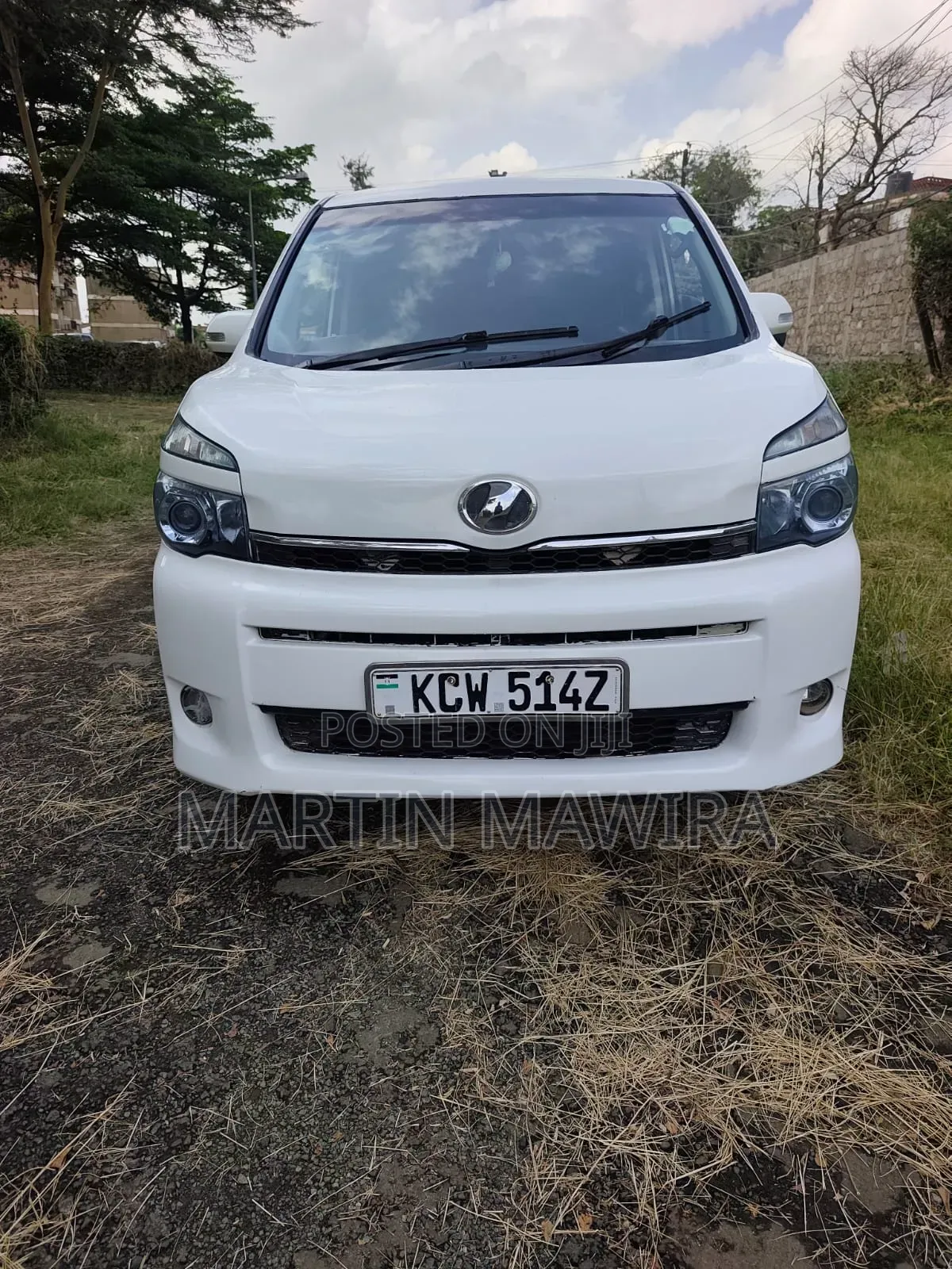 Toyota Voxy 2012 White