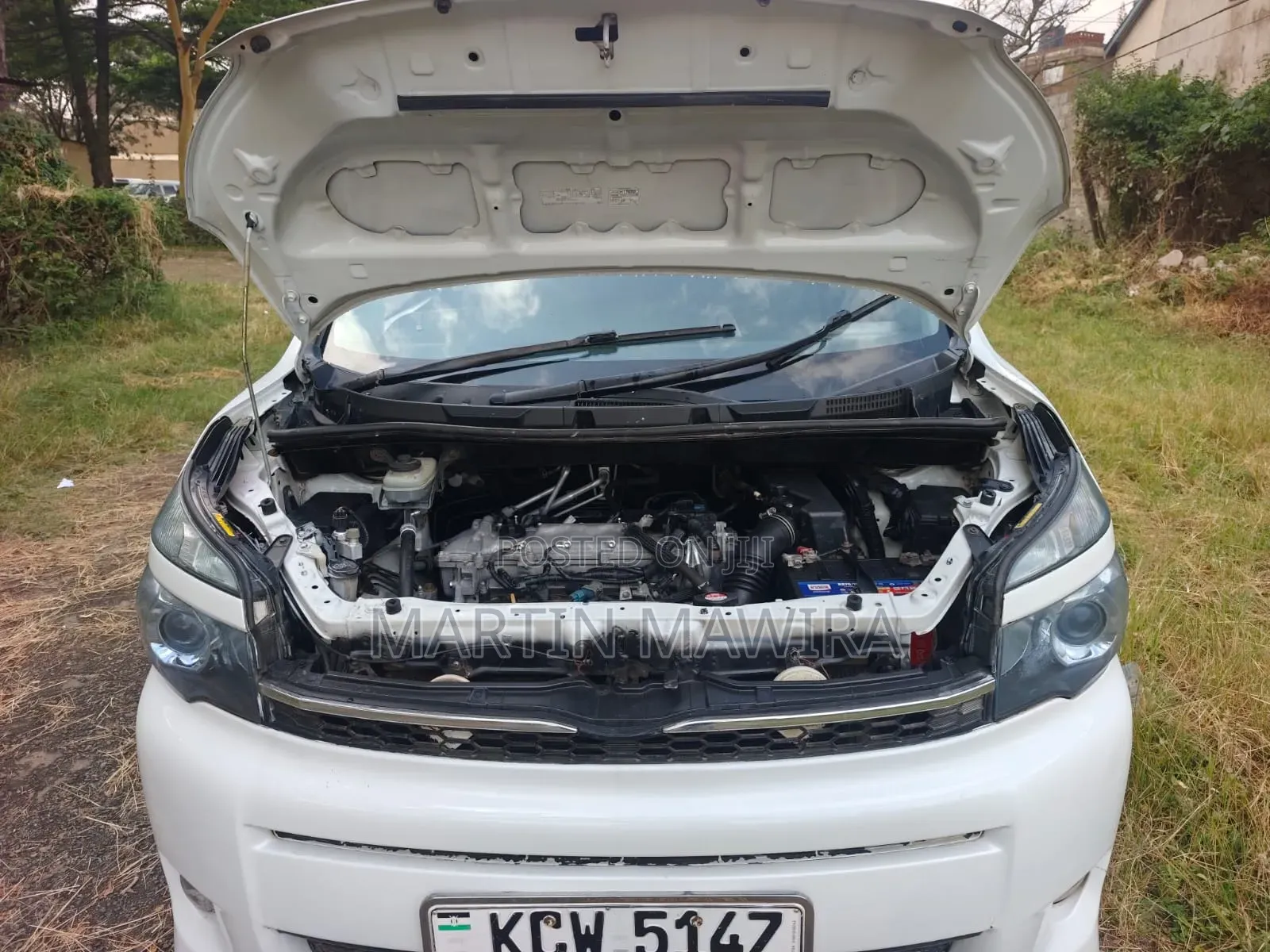 Toyota Voxy 2012 White