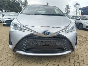 Toyota Vitz 1.5 FWD Hybrid 5dr 2018 Silver