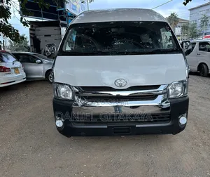 Toyota HiAce 2019 White