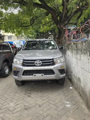 Toyota Hilux 2022 Silver