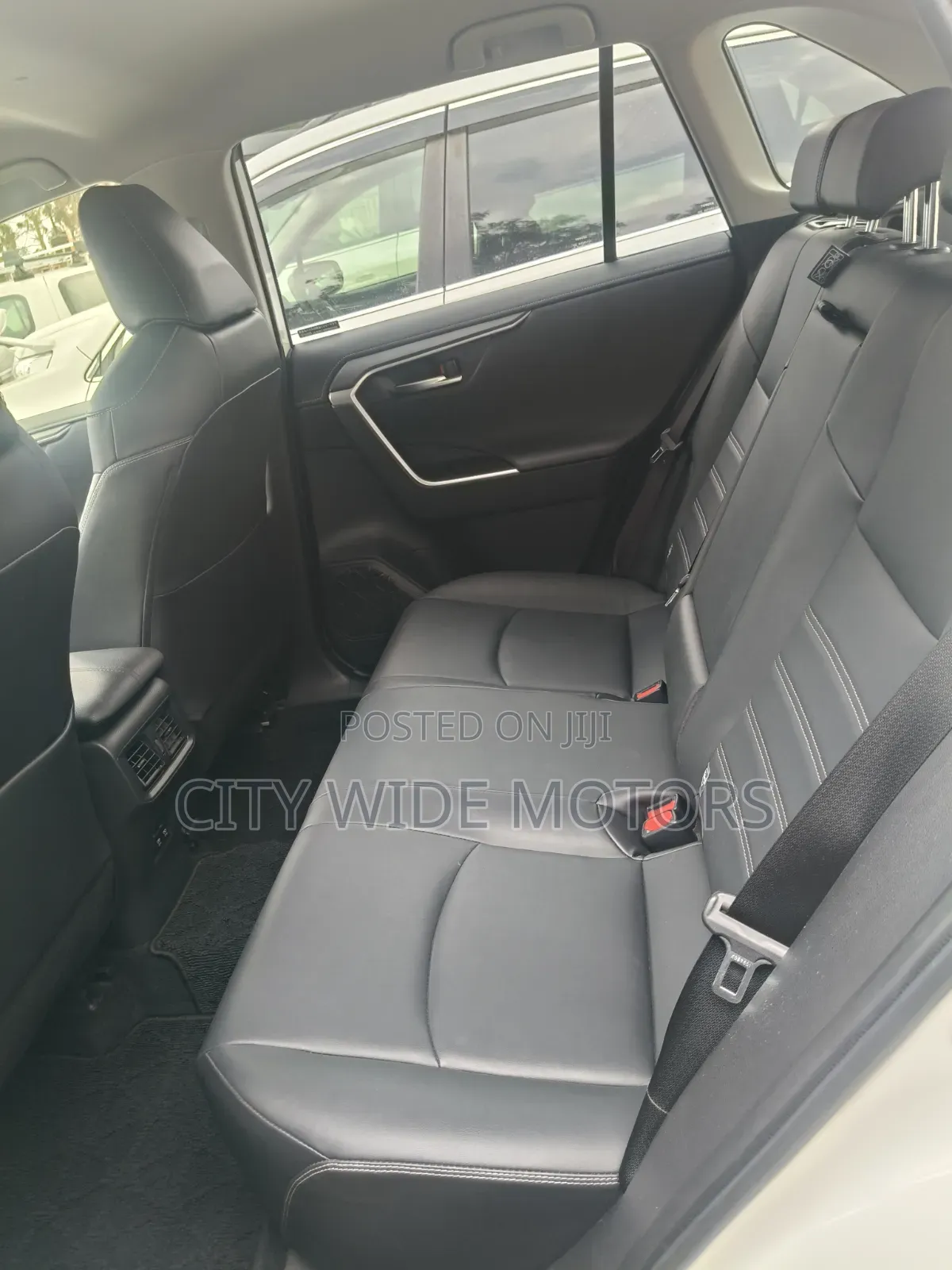 Toyota RAV4 Limited AWD 2019 White