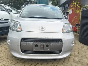 Toyota Porte 2019 White
