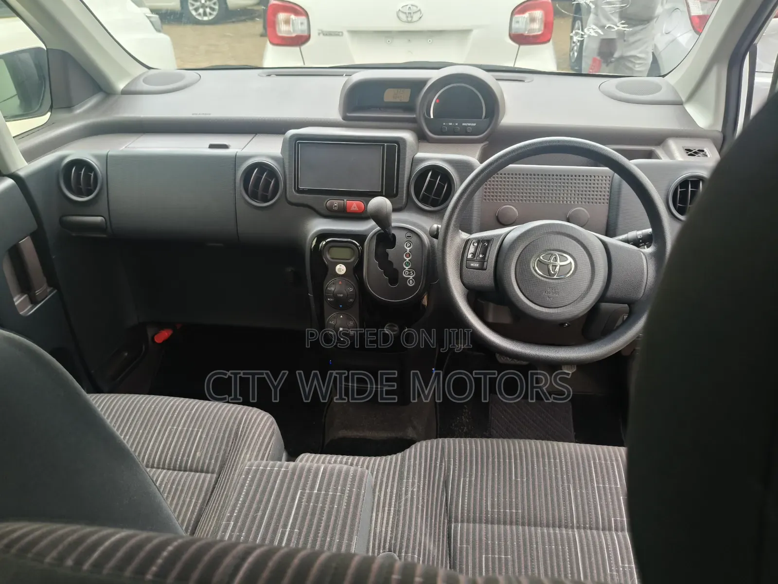 Toyota Porte 2019 White