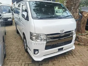Toyota HiAce 2019 White