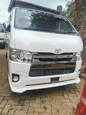 Toyota HiAce 2019 White