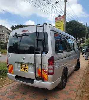 Toyota HiAce 2014 Silver