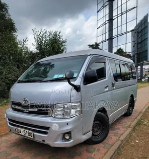 Toyota HiAce 2014 Silver