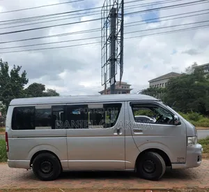 Toyota HiAce 2014 Silver