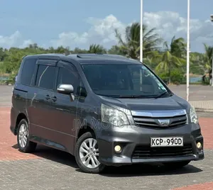 Toyota Noah 2011 Gray