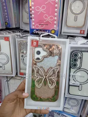 iPhone 13 Series Prominent Rhinestone-Encrusted Cover