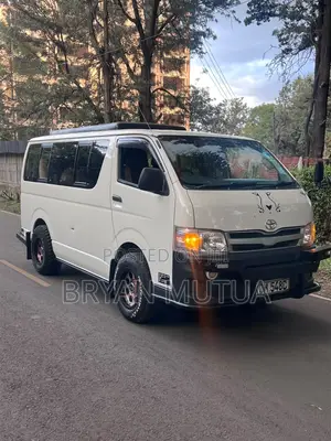 Toyota HiAce 2014 White