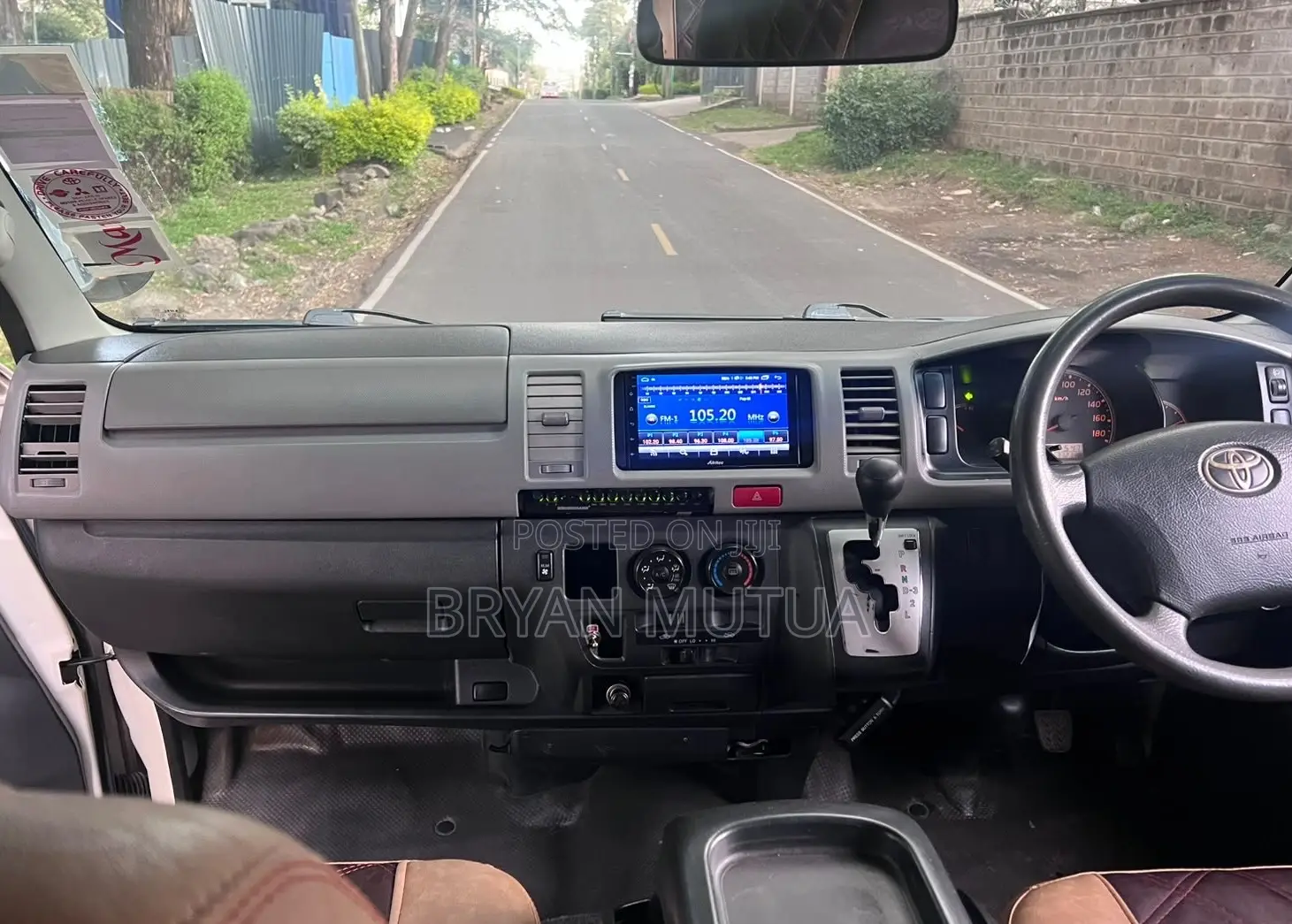 Toyota HiAce 2014 White