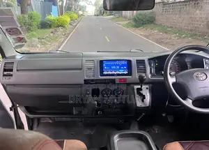 Toyota HiAce 2014 White