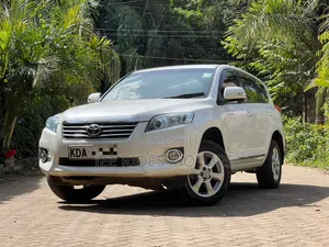 Toyota Vanguard 2013 White