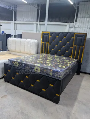 5x6 King of Kings  Black Chester Bed