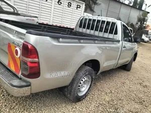 Toyota Hilux 2012 Silver