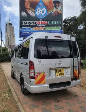 Toyota HiAce 2014 Silver