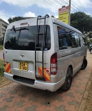 Toyota HiAce 2014 Silver