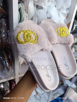 Elegant Fur Slides Sandals With Gold Chain Details