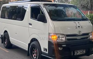 Toyota HiAce 2014 White