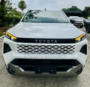 New Toyota Hilux 2026 White