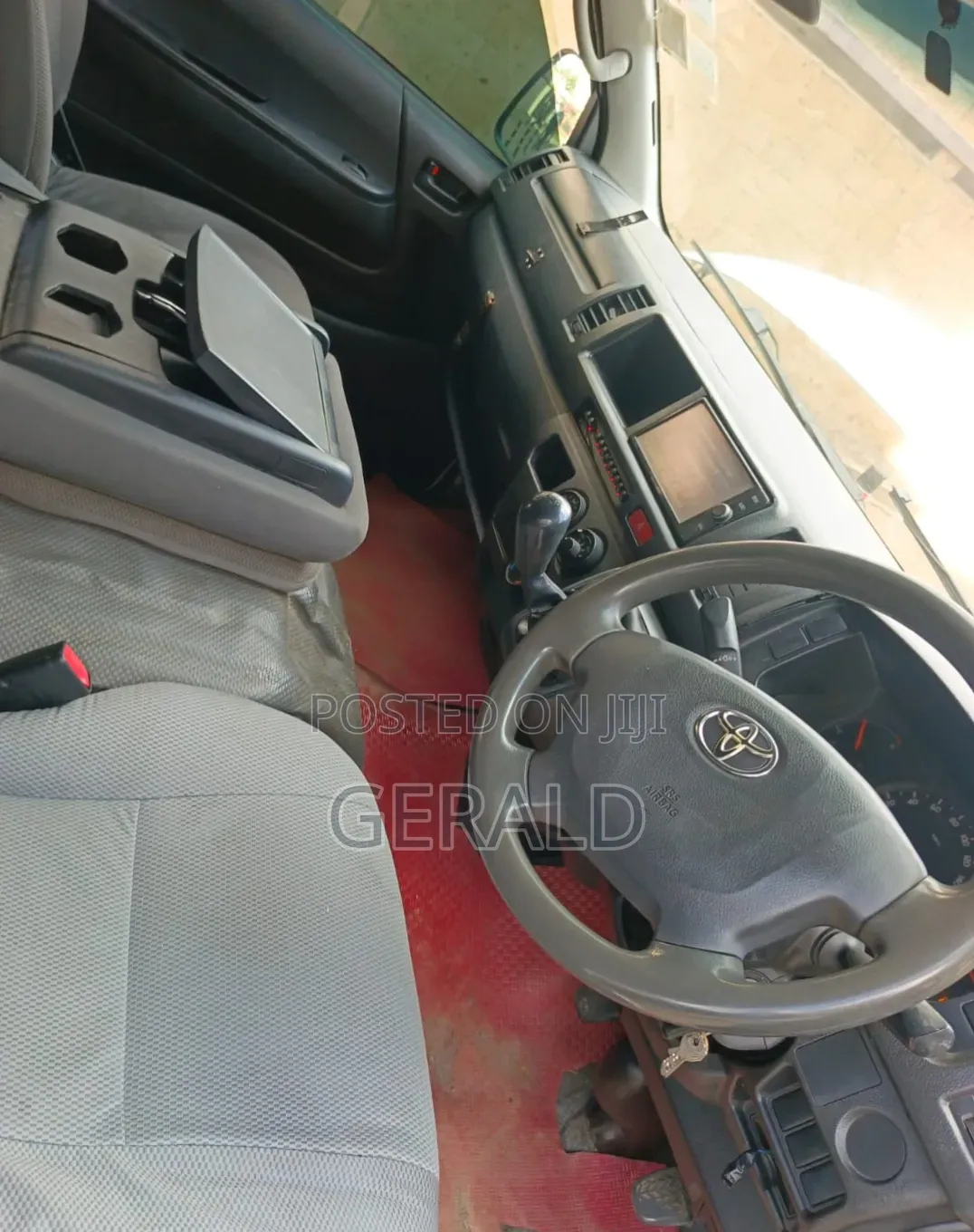 Toyota HiAce 2017 White