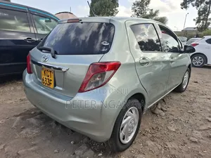 Toyota Vitz 2011 Silver