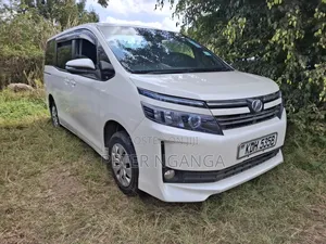 Toyota Voxy SV Premium 2014 White