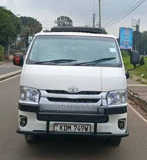 Toyota HiAce 2016 White
