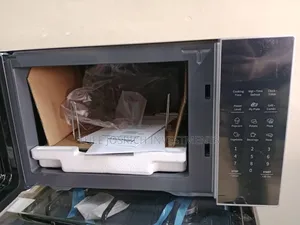 Black Hisense Microwave 30 Litres