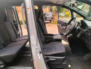 Toyota Voxy 2016 Silver