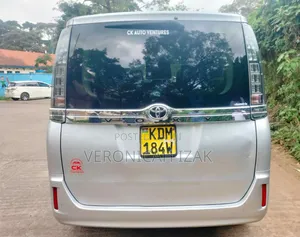 Toyota Voxy 2016 Silver