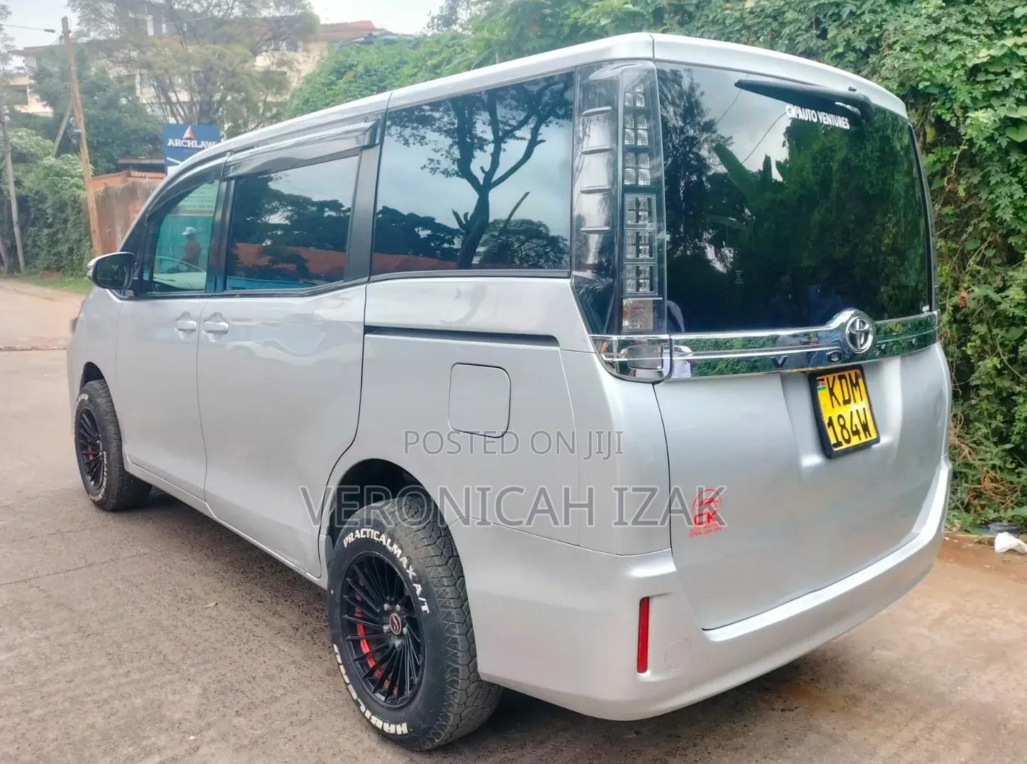 Toyota Voxy 2016 Silver