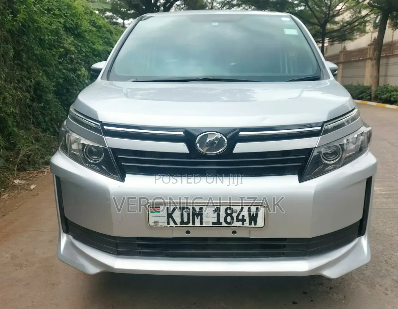 Toyota Voxy 2016 Silver