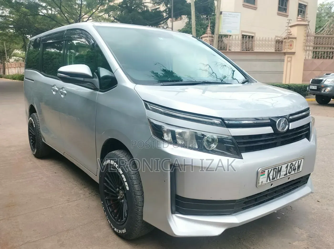 Toyota Voxy 2016 Silver