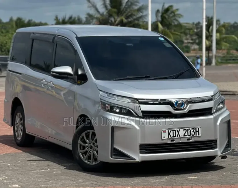 Toyota Voxy 2020 Silver