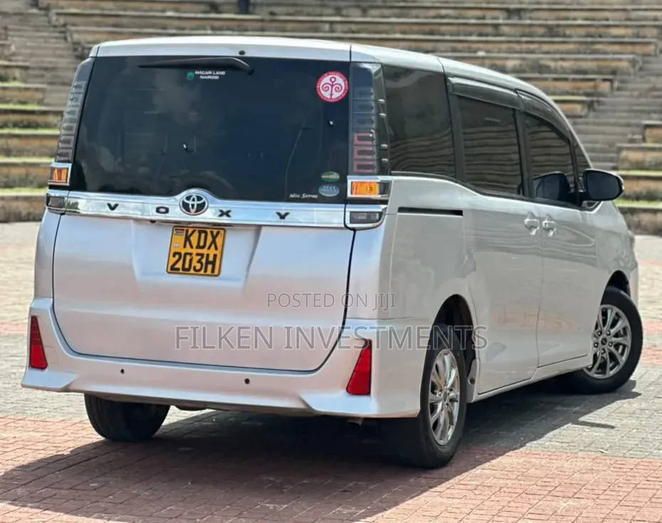 Toyota Voxy 2020 Silver