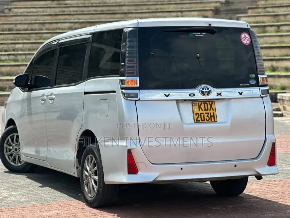Toyota Voxy 2020 Silver