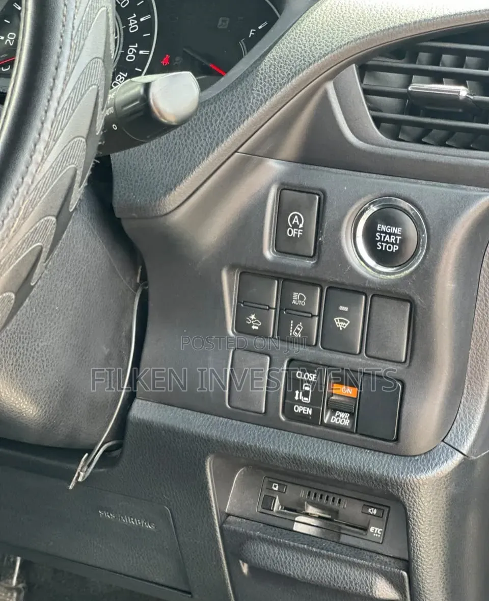 Toyota Voxy 2020 Silver