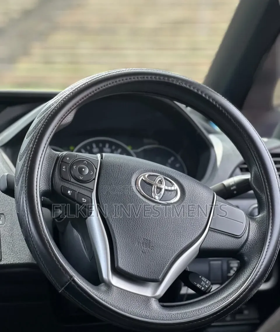 Toyota Voxy 2020 Silver