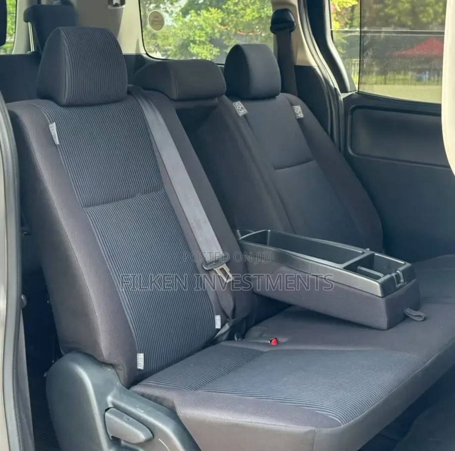 Toyota Voxy 2020 Silver