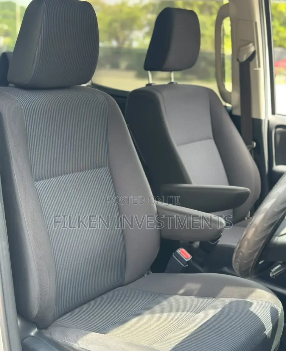 Toyota Voxy 2020 Silver